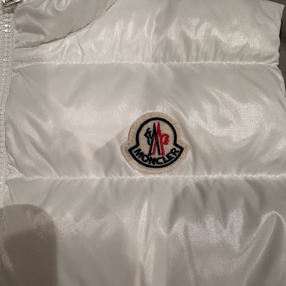 ❌Sold❌ Authentic Moncler women down vest - Picture 4 of 8
